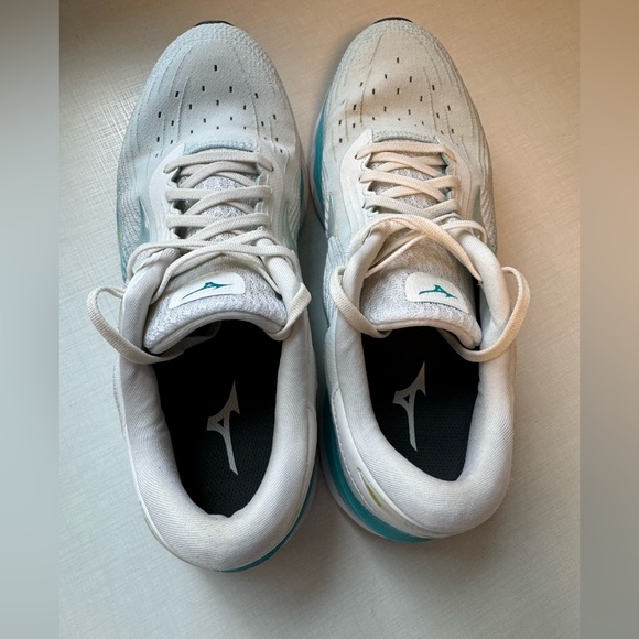 Mizuno Women's Wave Sky 5 Running Shoes White, Size 10.5 M - Picture 6 of 7